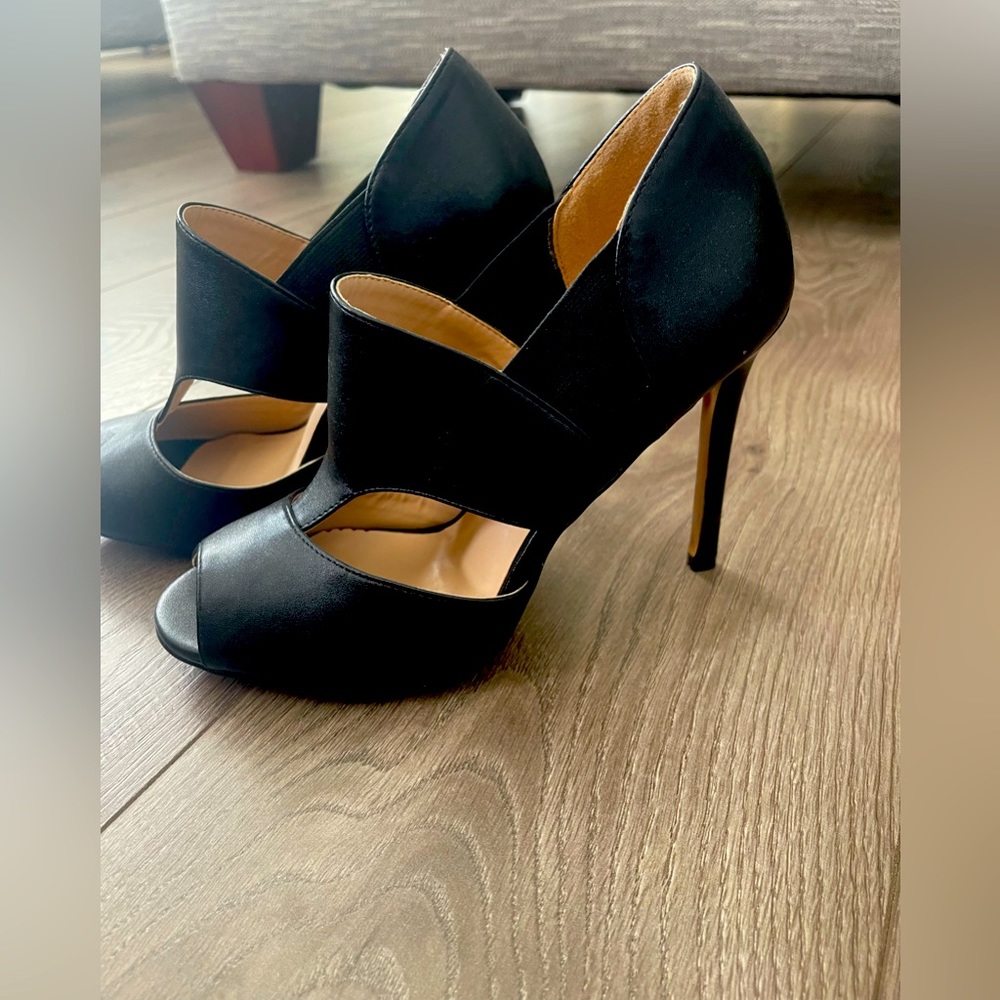 Fun black, wraparound heels. Size 8
